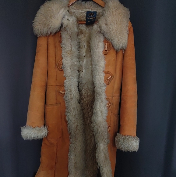 1970s Turkish sheepskin shearling coat. - Picture 5 of 6